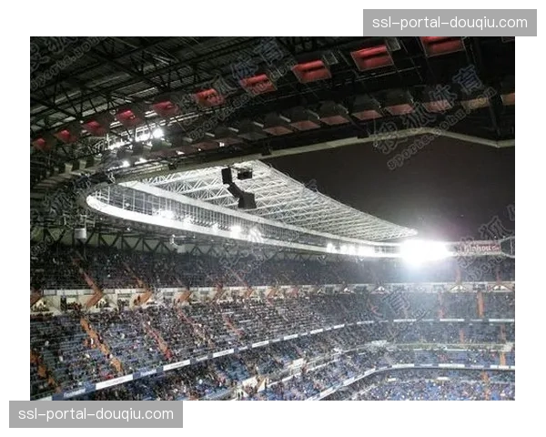 伯纳乌球场完成最后阶段顶棚闭合测试,预计四月全面投入使用 伯纳乌球场完成最后阶段顶棚闭合测试,预计四月全面投入使用