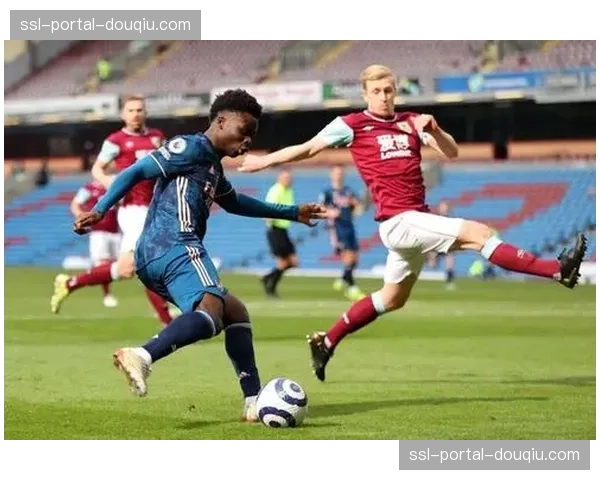 评论:VAR介入判定点球,再次引发关于定位球攻防中身体接触尺度的讨论 评论:VAR介入判定点球,再次引发关于定位球攻防中身体接触尺度的讨论