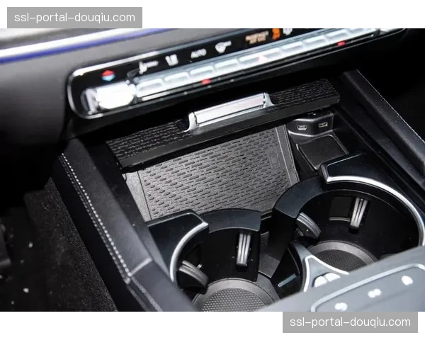 斯图加特主场梅赛德斯-奔驰竞技场完成座位下无线充电模块全覆盖升级