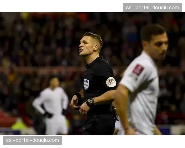 英超公布第31轮裁判安排，焦点战利物浦vs曼城由迈克尔-奥利弗执法。