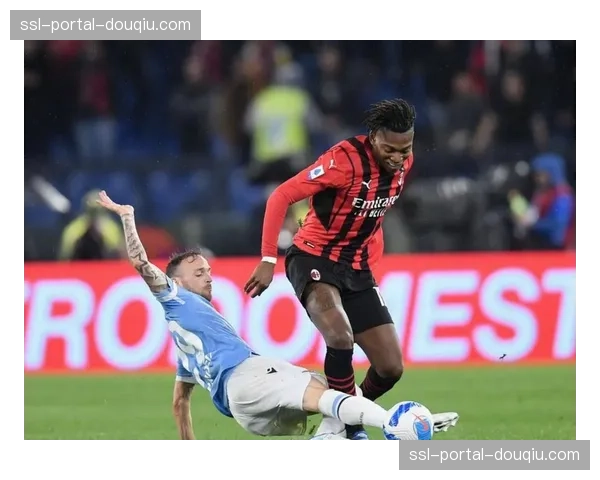 战术板：为应对四月密集赛程，国米在训练中重点演练的两种低消耗控球模式